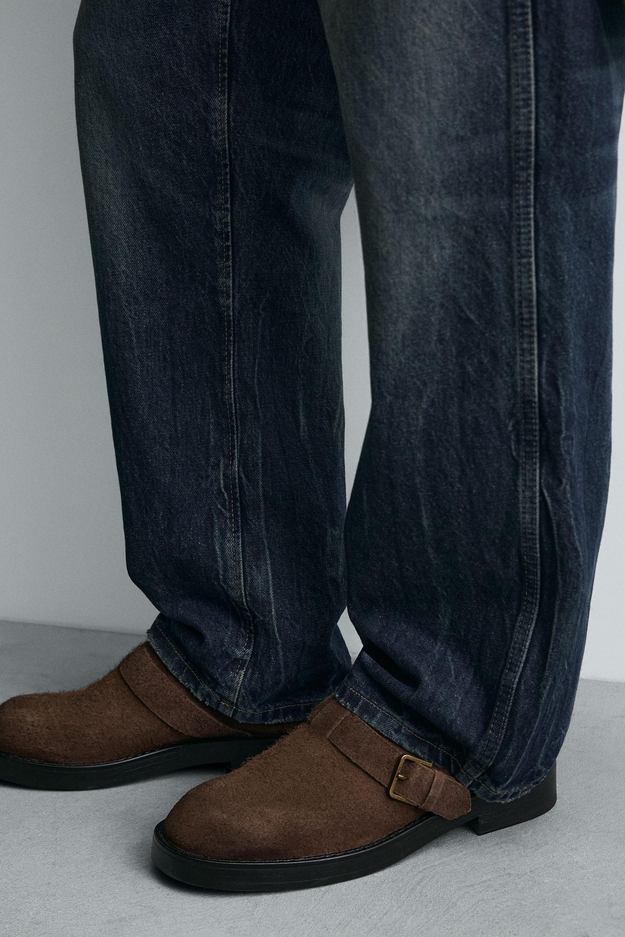 SABOTS EN CUIR À BOUCLE